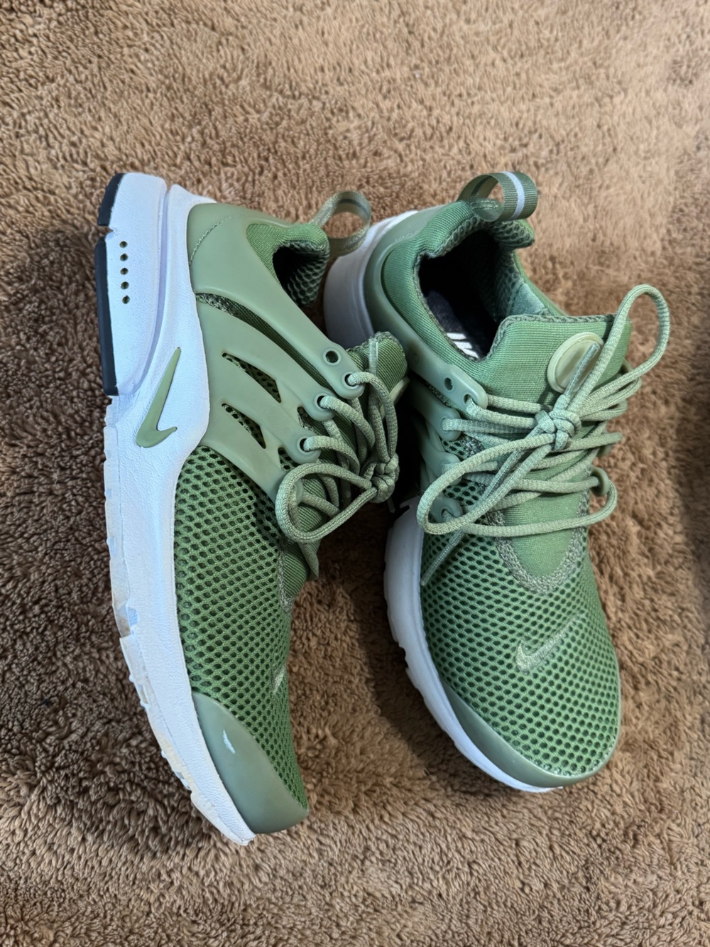 Nike Green Mesh Athletic Shoes